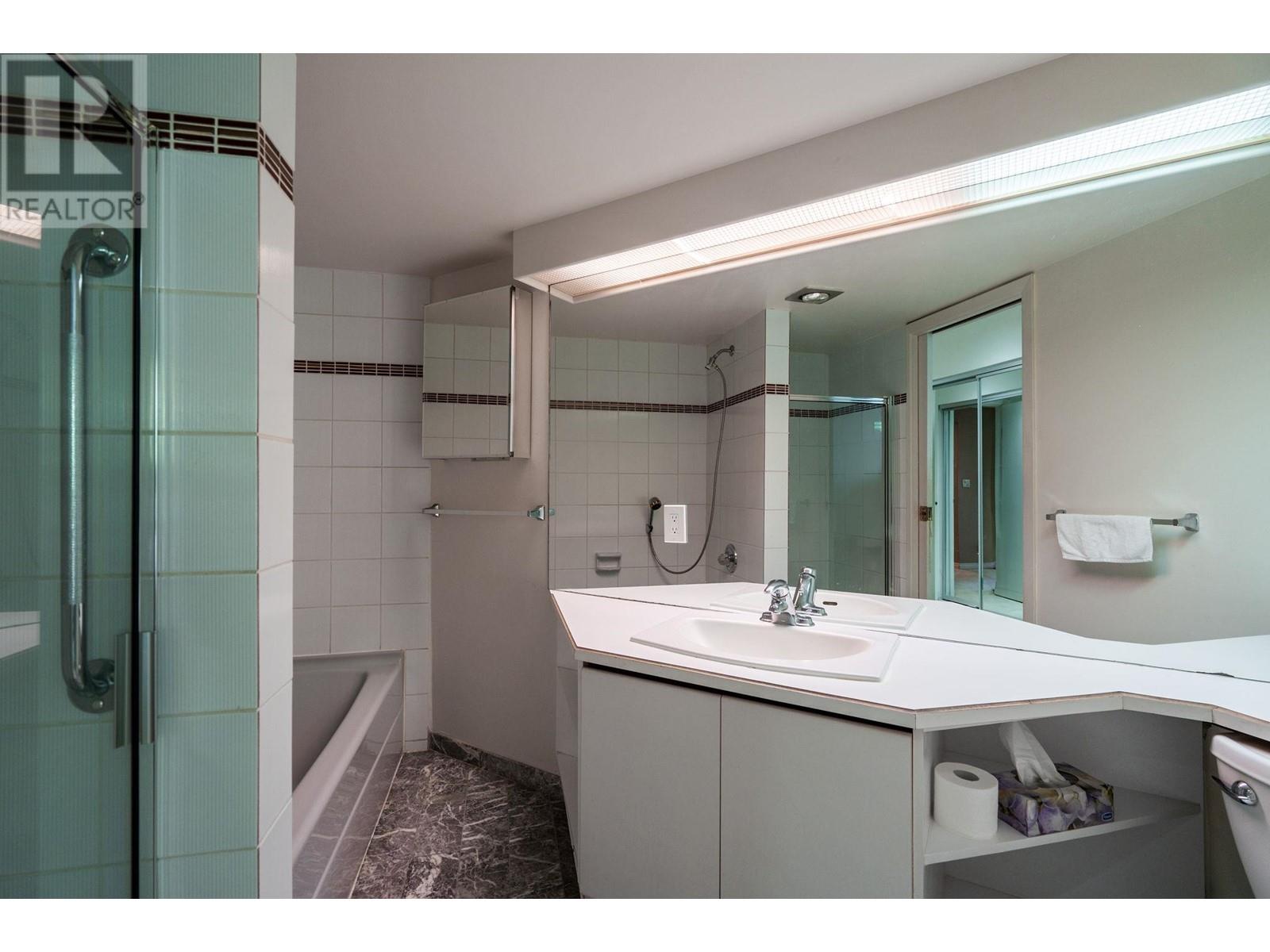 Listing Picture 13 of 37 : 107 1502 ISLAND PARK WALK, Vancouver / 溫哥華 - 魯藝地產 Yvonne Lu Group - MLS Medallion Club Member