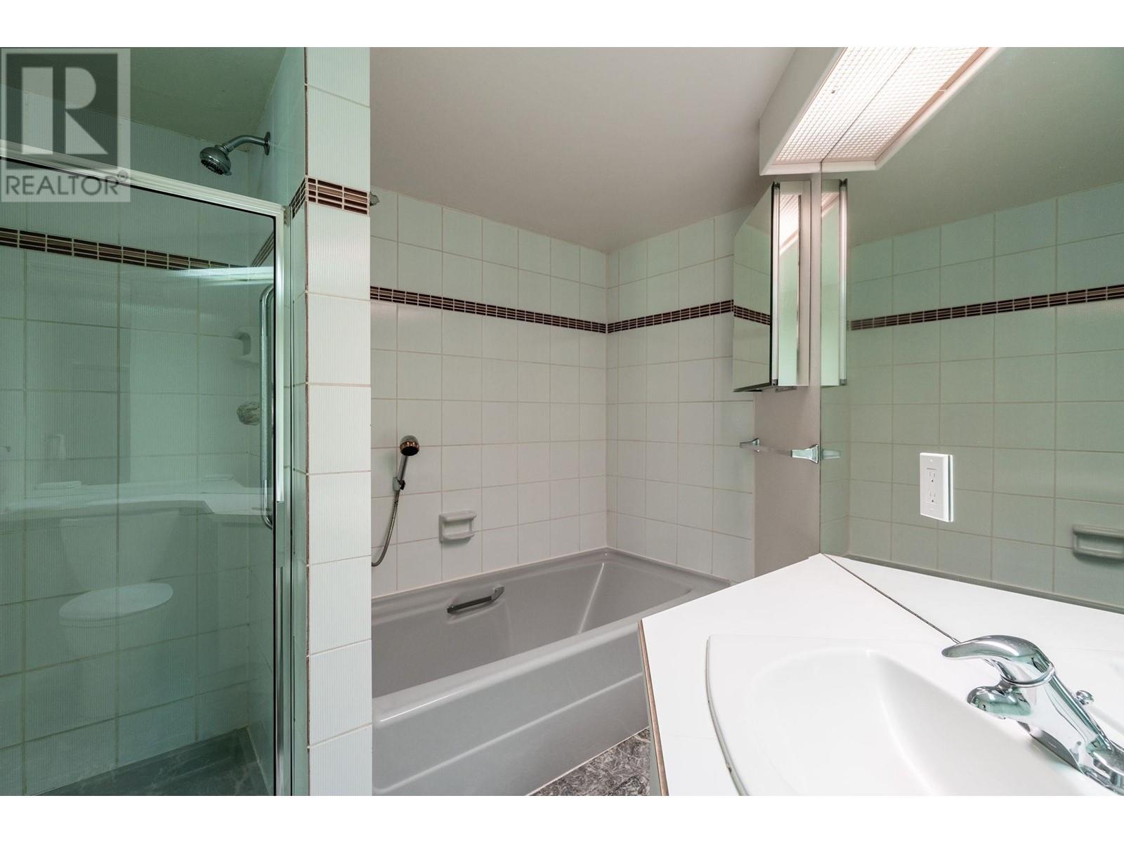 Listing Picture 14 of 37 : 107 1502 ISLAND PARK WALK, Vancouver / 溫哥華 - 魯藝地產 Yvonne Lu Group - MLS Medallion Club Member