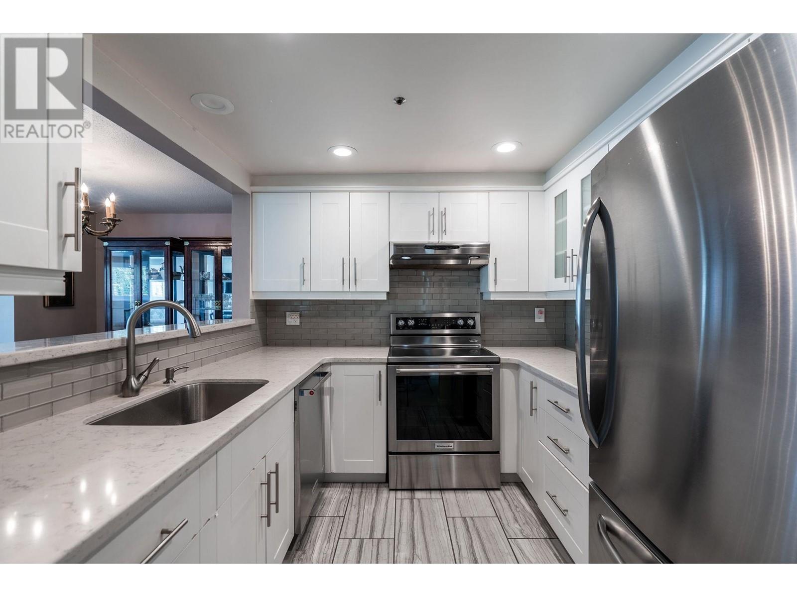 Listing Picture 2 of 37 : 107 1502 ISLAND PARK WALK, Vancouver / 溫哥華 - 魯藝地產 Yvonne Lu Group - MLS Medallion Club Member