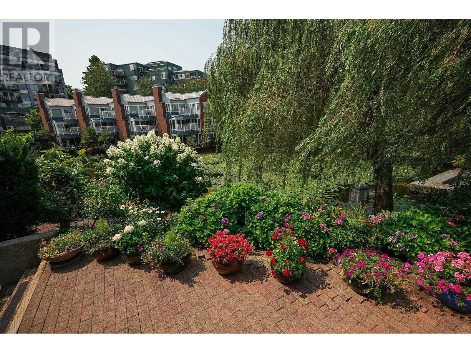 Listing Picture 27 of 37 : 107 1502 ISLAND PARK WALK, Vancouver / 溫哥華 - 魯藝地產 Yvonne Lu Group - MLS Medallion Club Member