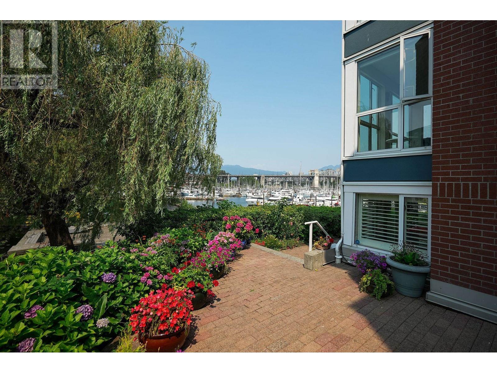 Listing Picture 29 of 37 : 107 1502 ISLAND PARK WALK, Vancouver / 溫哥華 - 魯藝地產 Yvonne Lu Group - MLS Medallion Club Member