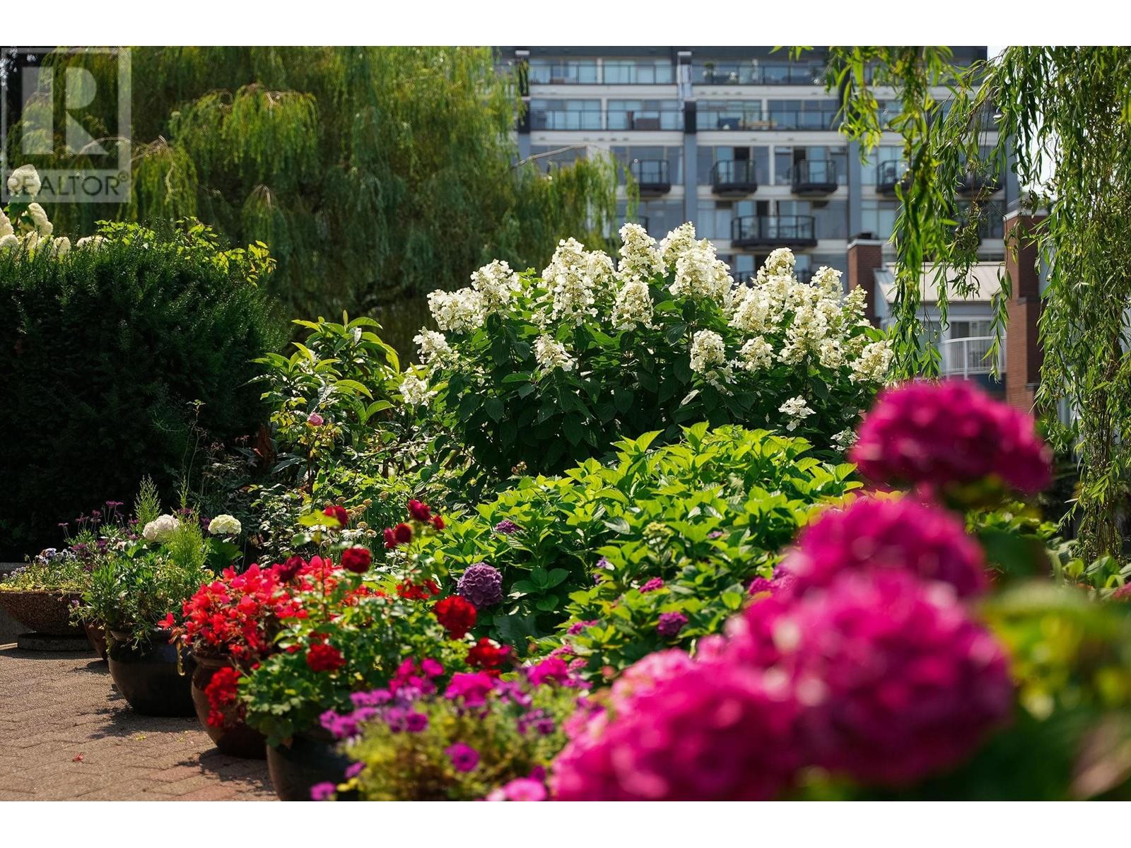 Listing Picture 30 of 37 : 107 1502 ISLAND PARK WALK, Vancouver / 溫哥華 - 魯藝地產 Yvonne Lu Group - MLS Medallion Club Member