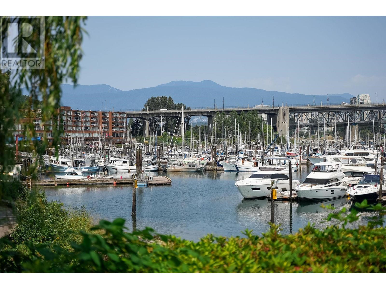 Listing Picture 32 of 37 : 107 1502 ISLAND PARK WALK, Vancouver / 溫哥華 - 魯藝地產 Yvonne Lu Group - MLS Medallion Club Member