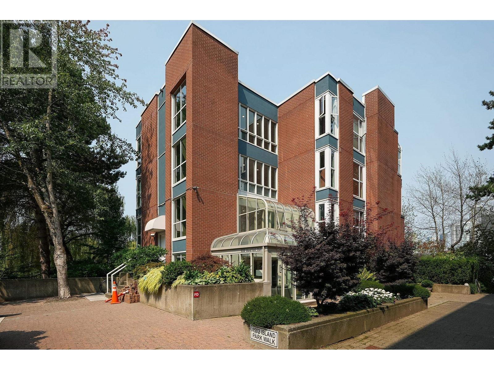 Listing Picture 35 of 37 : 107 1502 ISLAND PARK WALK, Vancouver / 溫哥華 - 魯藝地產 Yvonne Lu Group - MLS Medallion Club Member