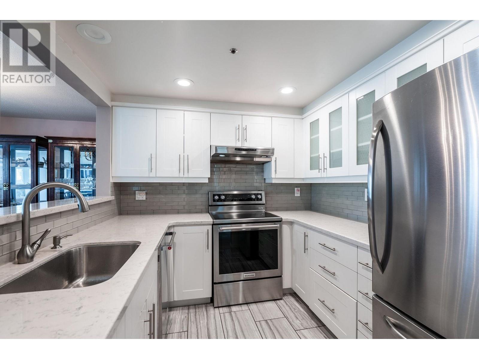 Listing Picture 4 of 37 : 107 1502 ISLAND PARK WALK, Vancouver / 溫哥華 - 魯藝地產 Yvonne Lu Group - MLS Medallion Club Member