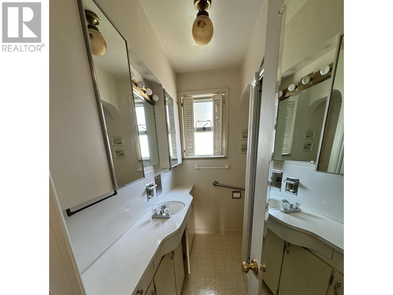 1005 E 55th Avenue, Vancouver, British Columbia  V5X 1N8 - Photo 5 - R2913623