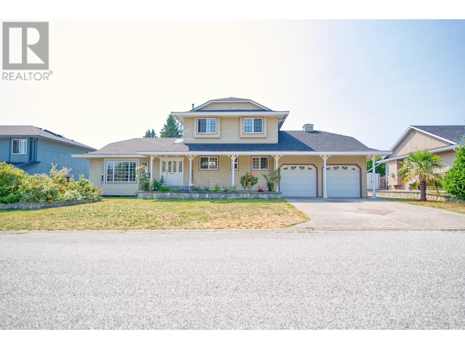 4779 Tamarack Place, Sechelt, British Columbia  V7Z 0E8 - Photo 2 - R2914139