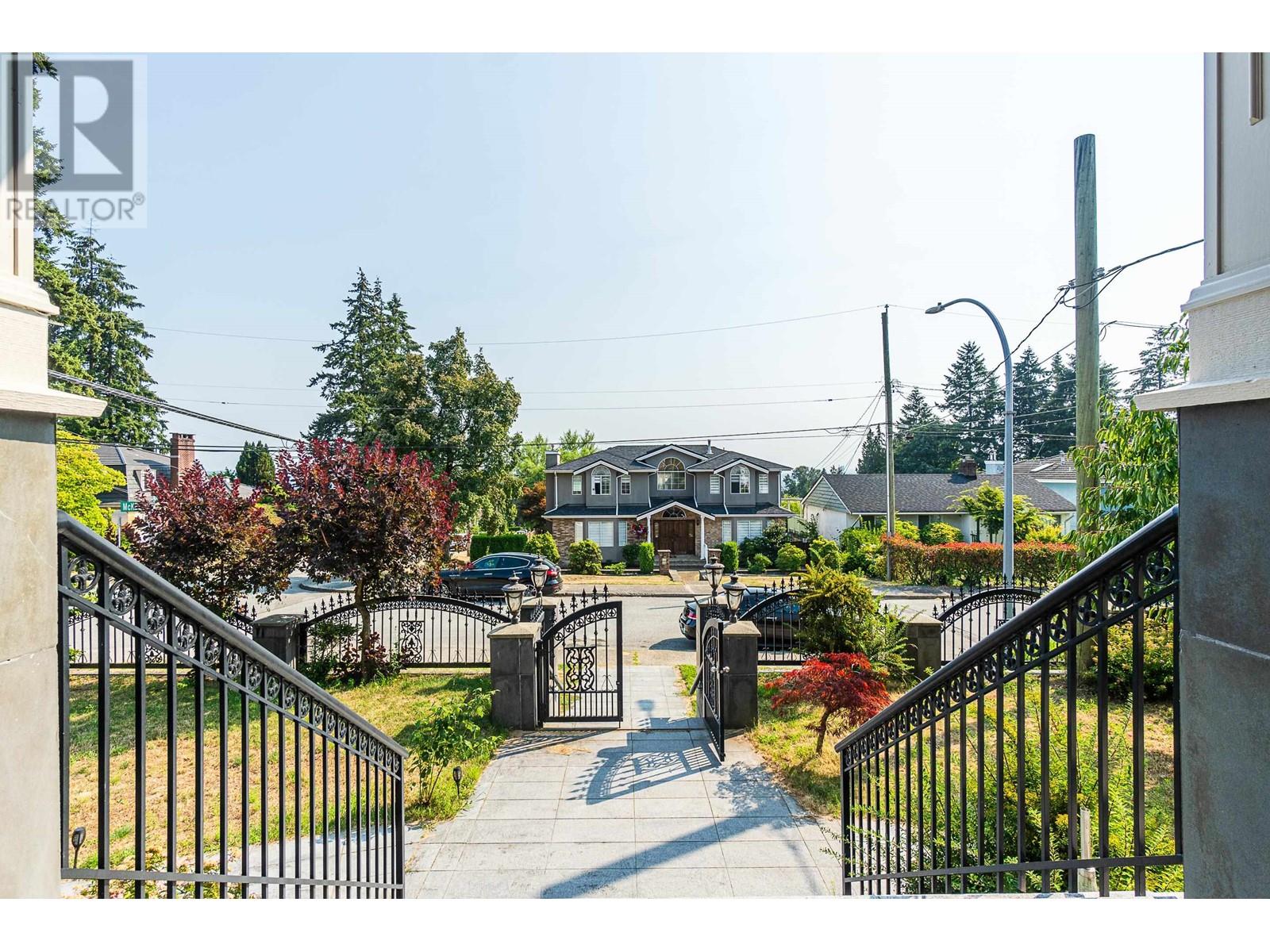 5891 Mckee Street, Burnaby, British Columbia  V5J 2V4 - Photo 3 - R2912586
