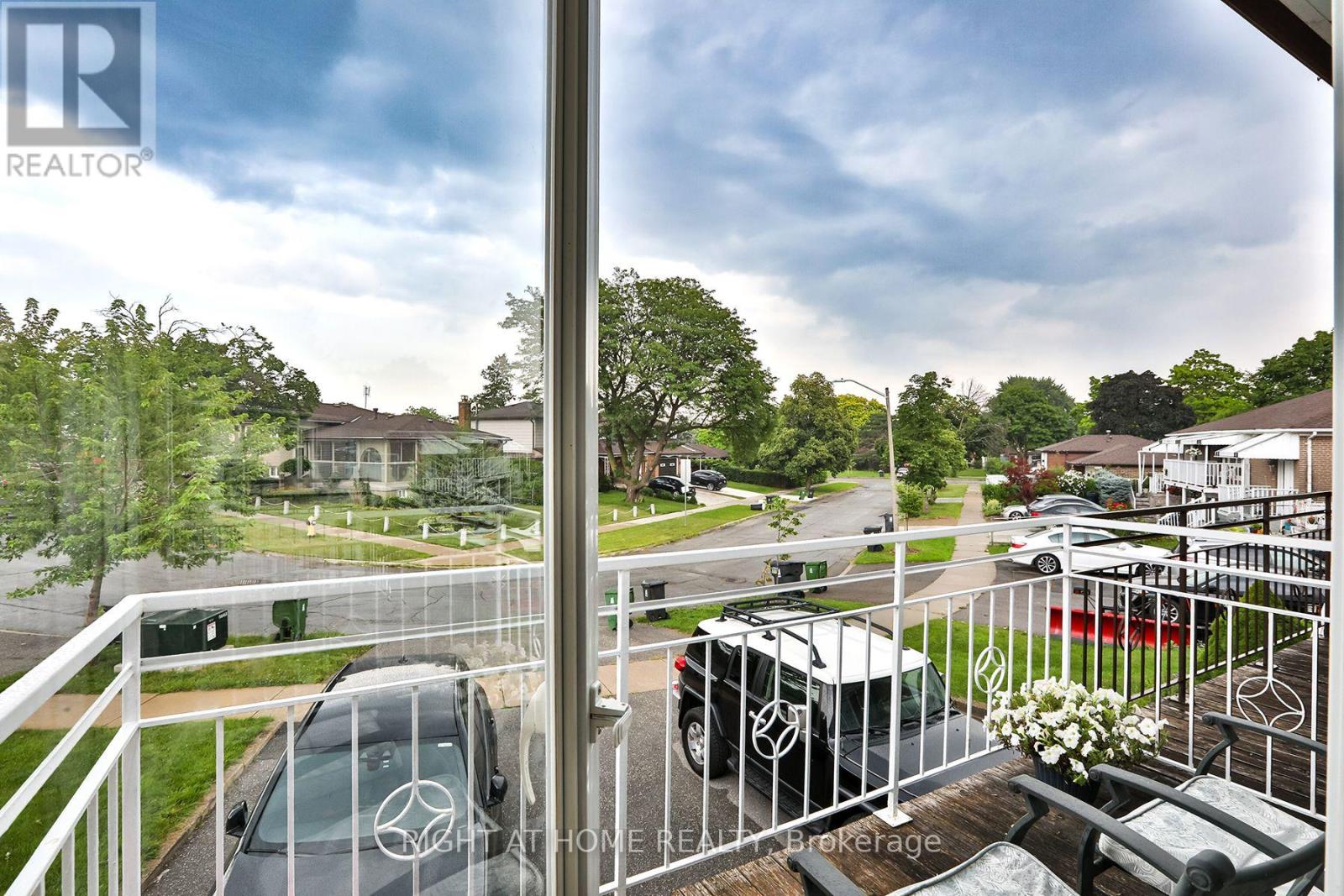 15 Tinton Crescent, Toronto (Mount Olive-Silverstone-Jamestown), Ontario  M9V 2H9 - Photo 22 - W9249703