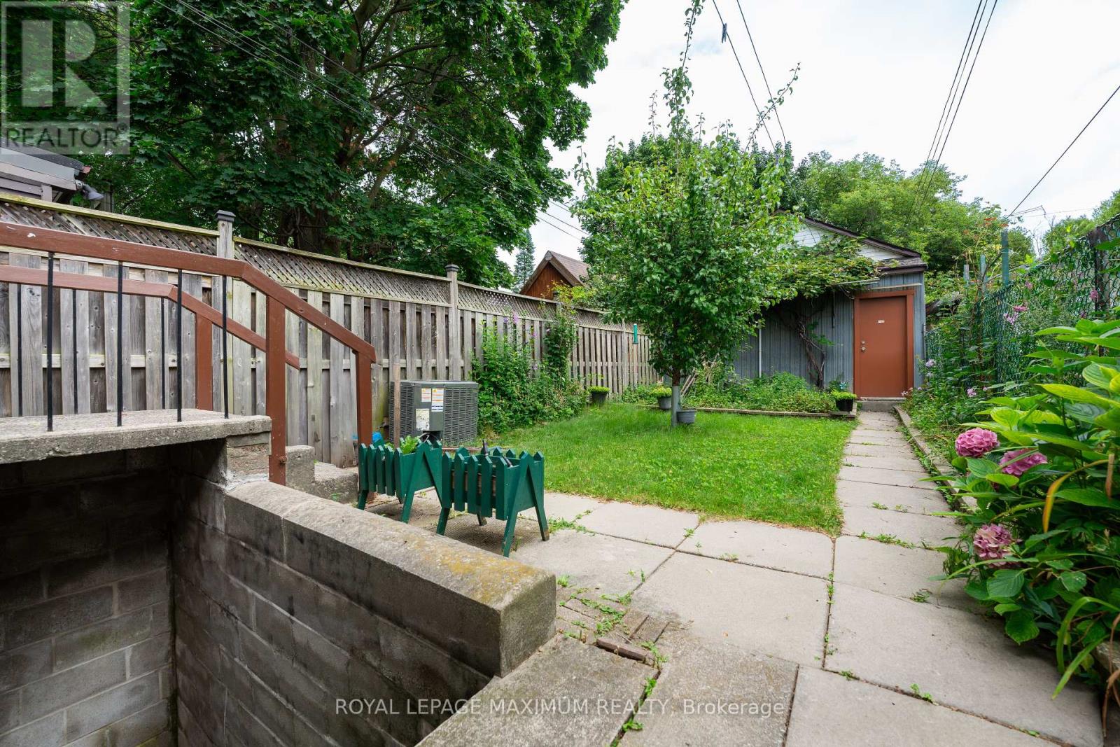 23 Eldon Avenue, Toronto (Danforth Village-East York), Ontario  M4C 5G2 - Photo 7 - E9249860