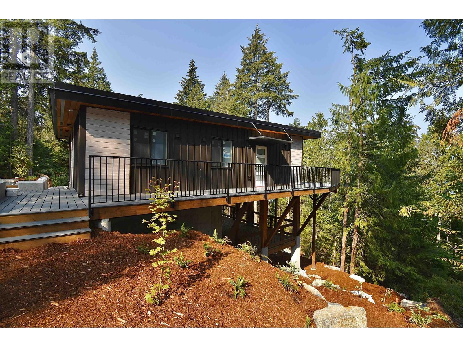5790 Tillicum Bay Road, Sechelt, British Columbia  V7Z 0C7 - Photo 1 - R2914075
