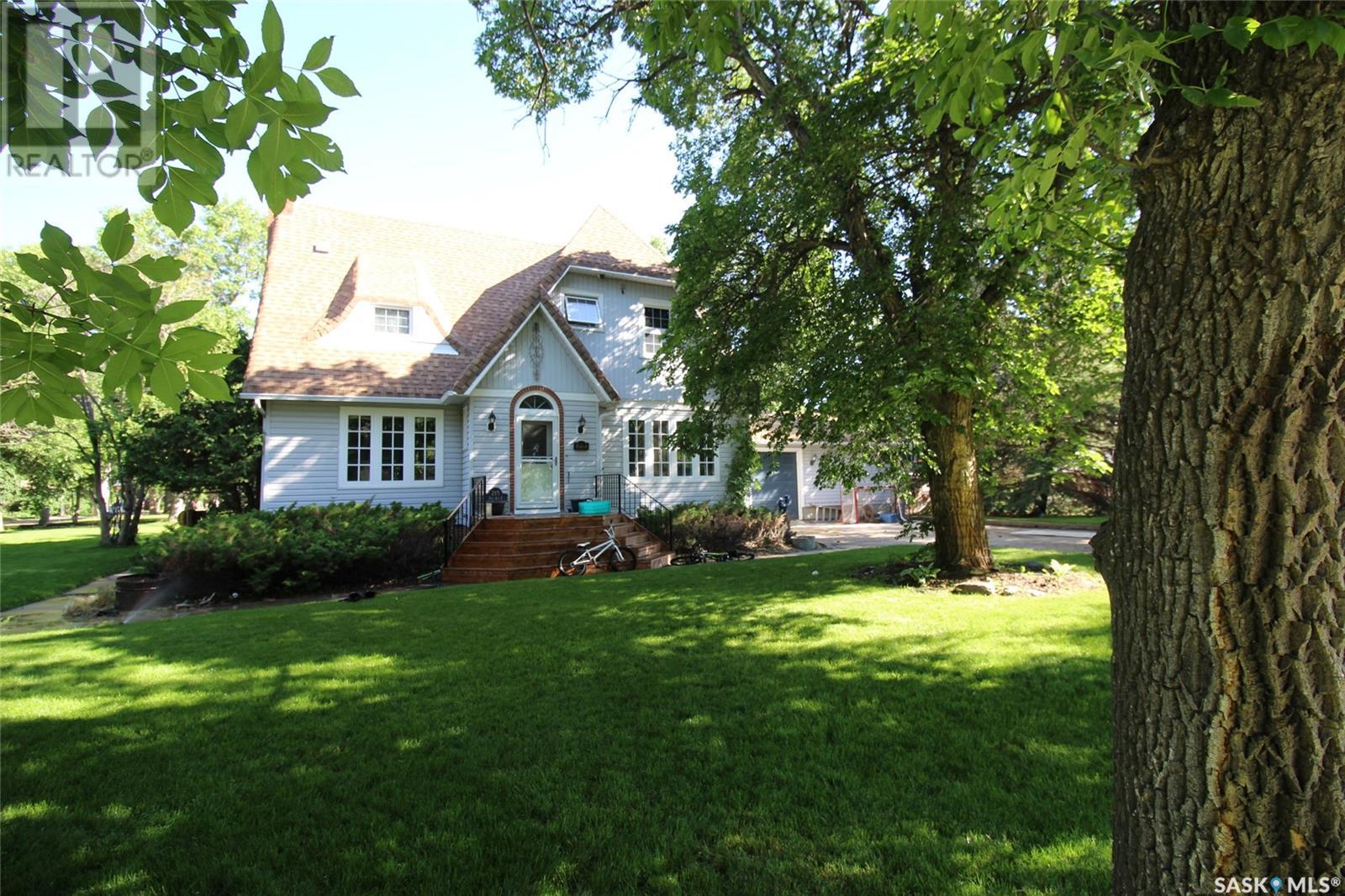 Property at 215 7th AVENUE E image 1