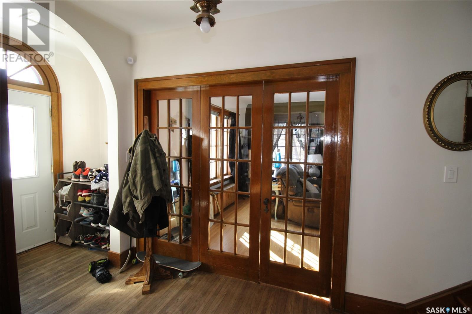 Property at 215 7th AVENUE E image 3