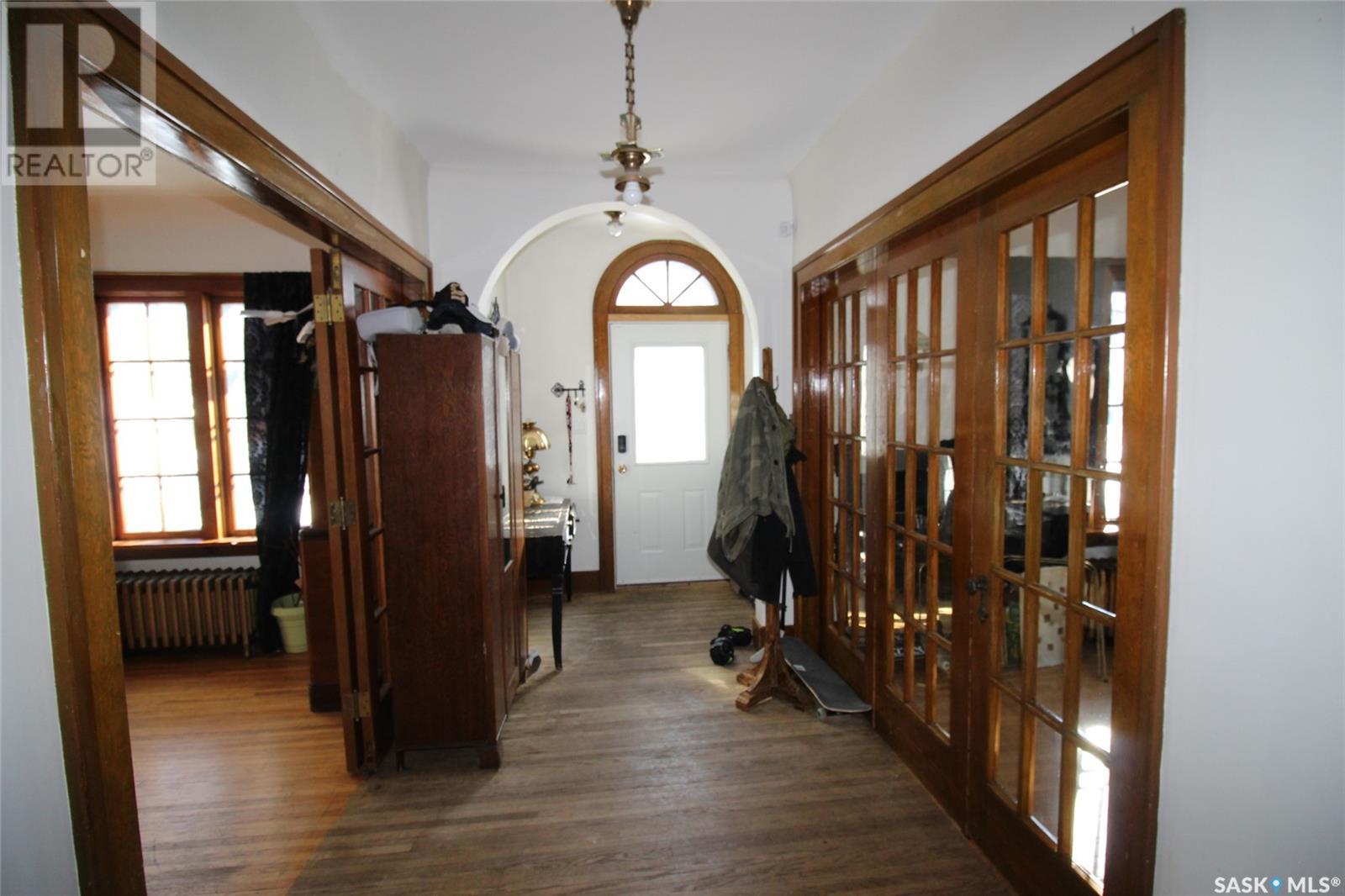 Property at 215 7th AVENUE E image 4