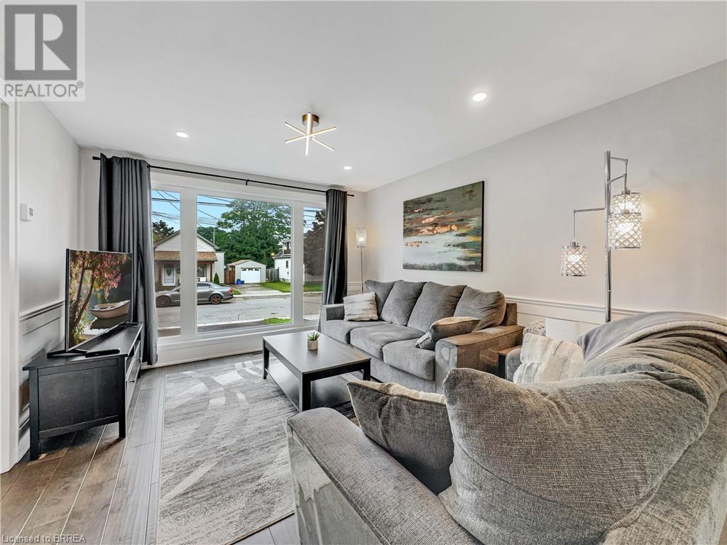 223 Sydenham Street, Brantford, Ontario  N3R 3Z6 - Photo 5 - 40631600