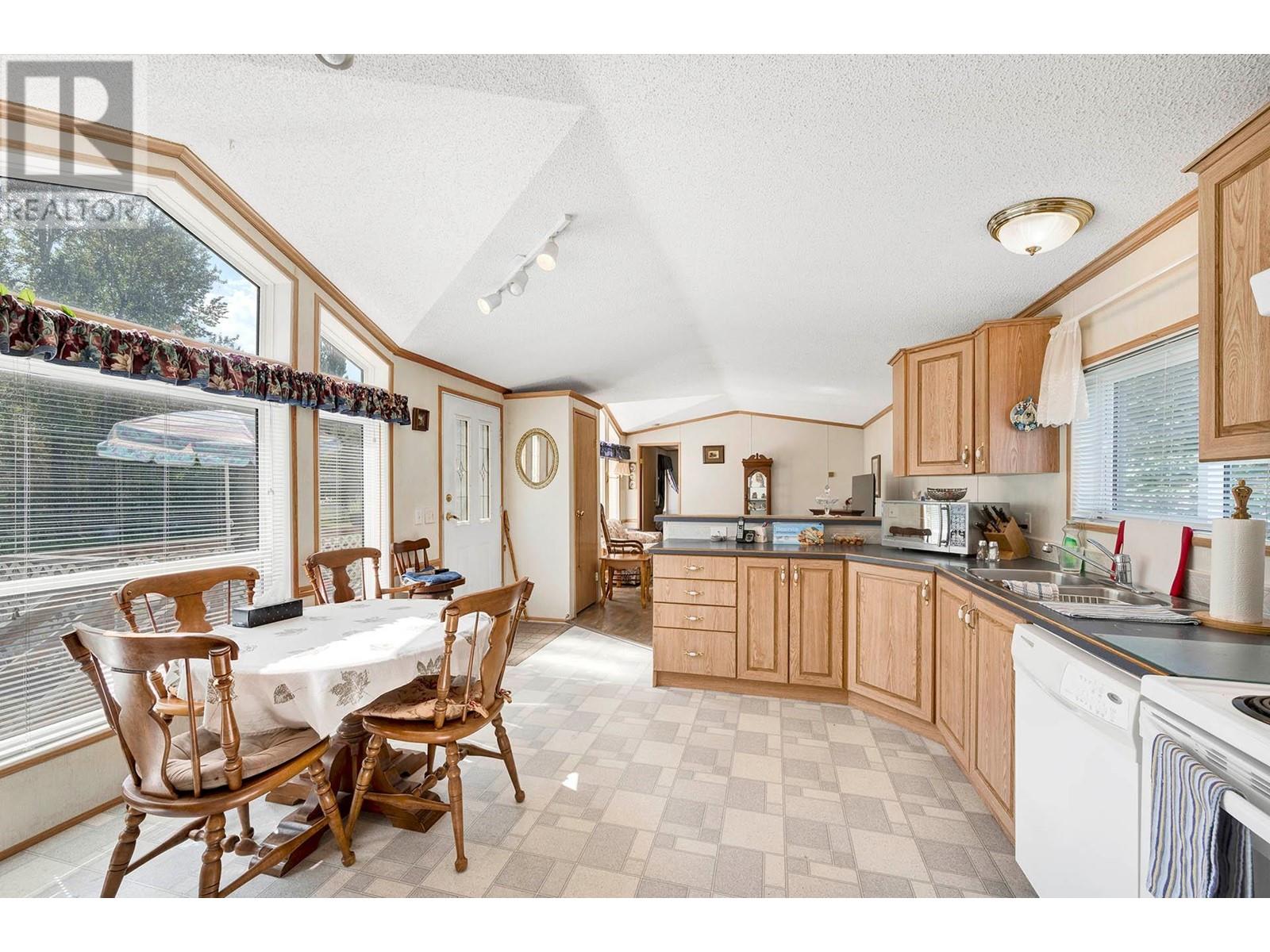 46 Blackpool Road, Clearwater, British Columbia  V0E 1N2 - Photo 3 - 180323