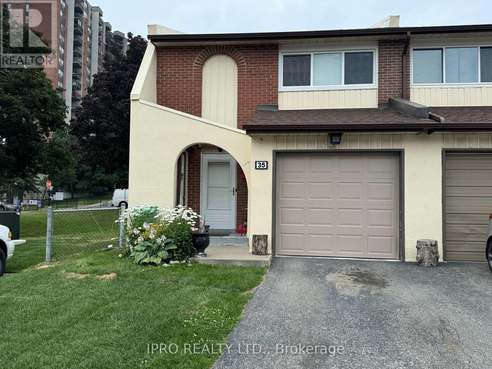 35 - 41 Mississauga Vly Boulevard E, Mississauga (Mississauga Valleys), Ontario  L5A 3N5 - Photo 1 - W9250843