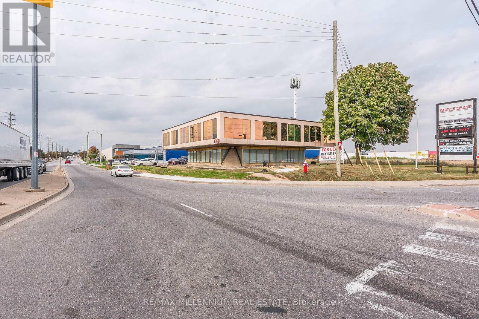 203 - 1300 Steeles Avenue E, Brampton (Bramalea West Industrial), Ontario  L6T 1A2 - Photo 3 - W9251023