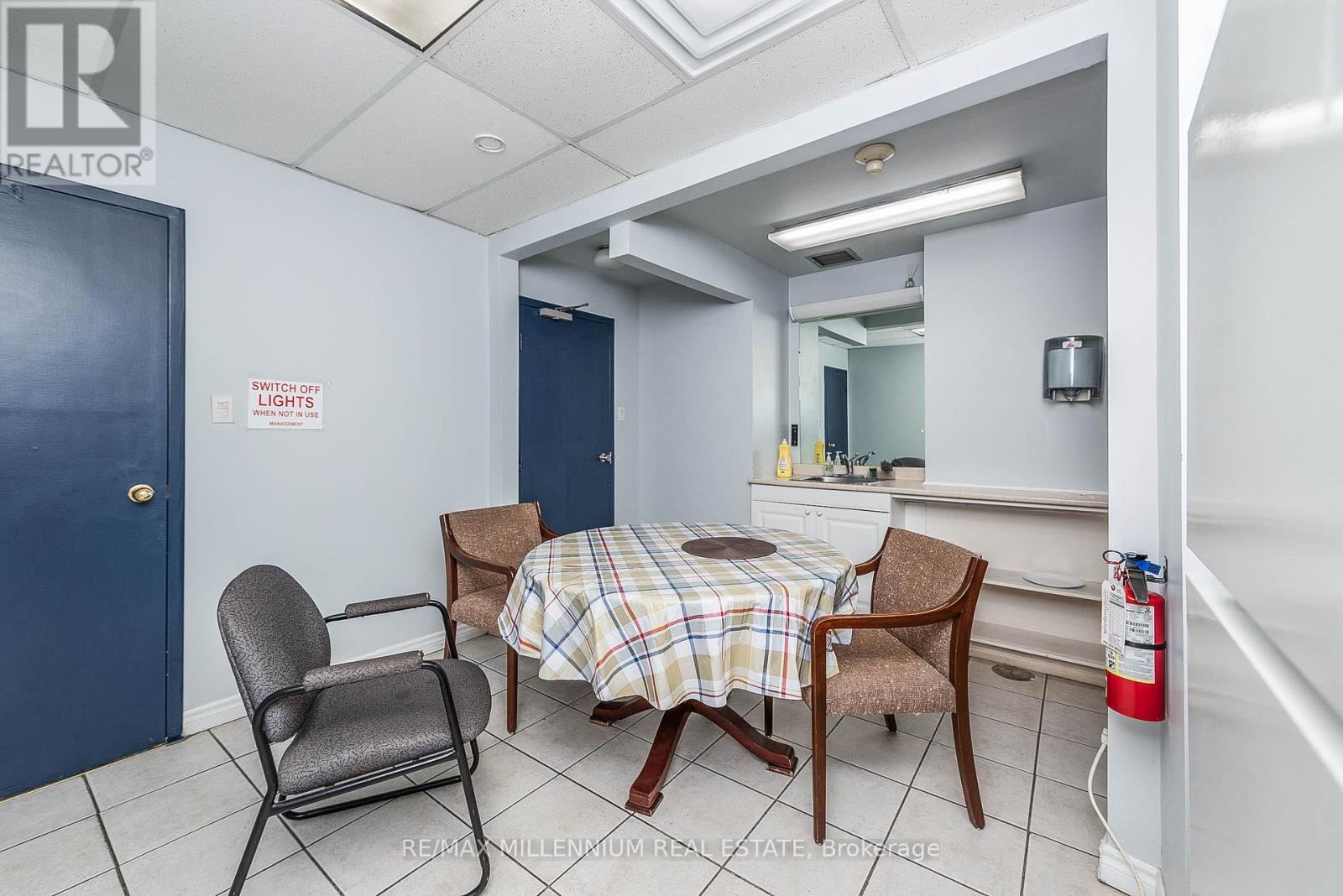 203 - 1300 Steeles Avenue E, Brampton (Bramalea West Industrial), Ontario  L6T 1A2 - Photo 8 - W9251023