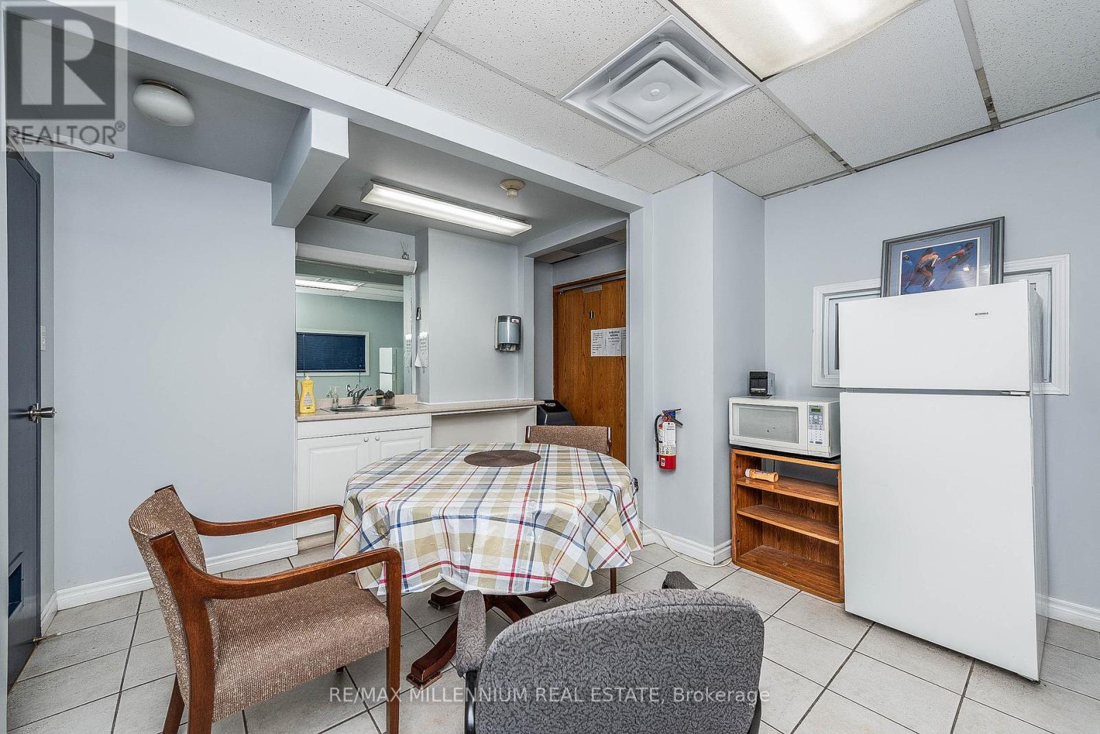 106 - 1300 Steeles Avenue E, Brampton (Bramalea West Industrial), Ontario  L6T 1A2 - Photo 11 - W9251030