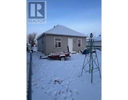 428 3 Avenue E, Oyen, Ca