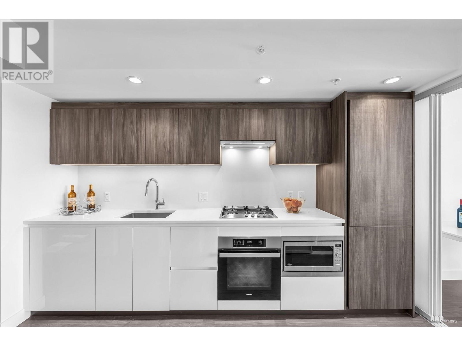 Listing Picture 12 of 25 : 522 6328 NO. 3 ROAD, Richmond / 烈治文 - 魯藝地產 Yvonne Lu Group - MLS Medallion Club Member