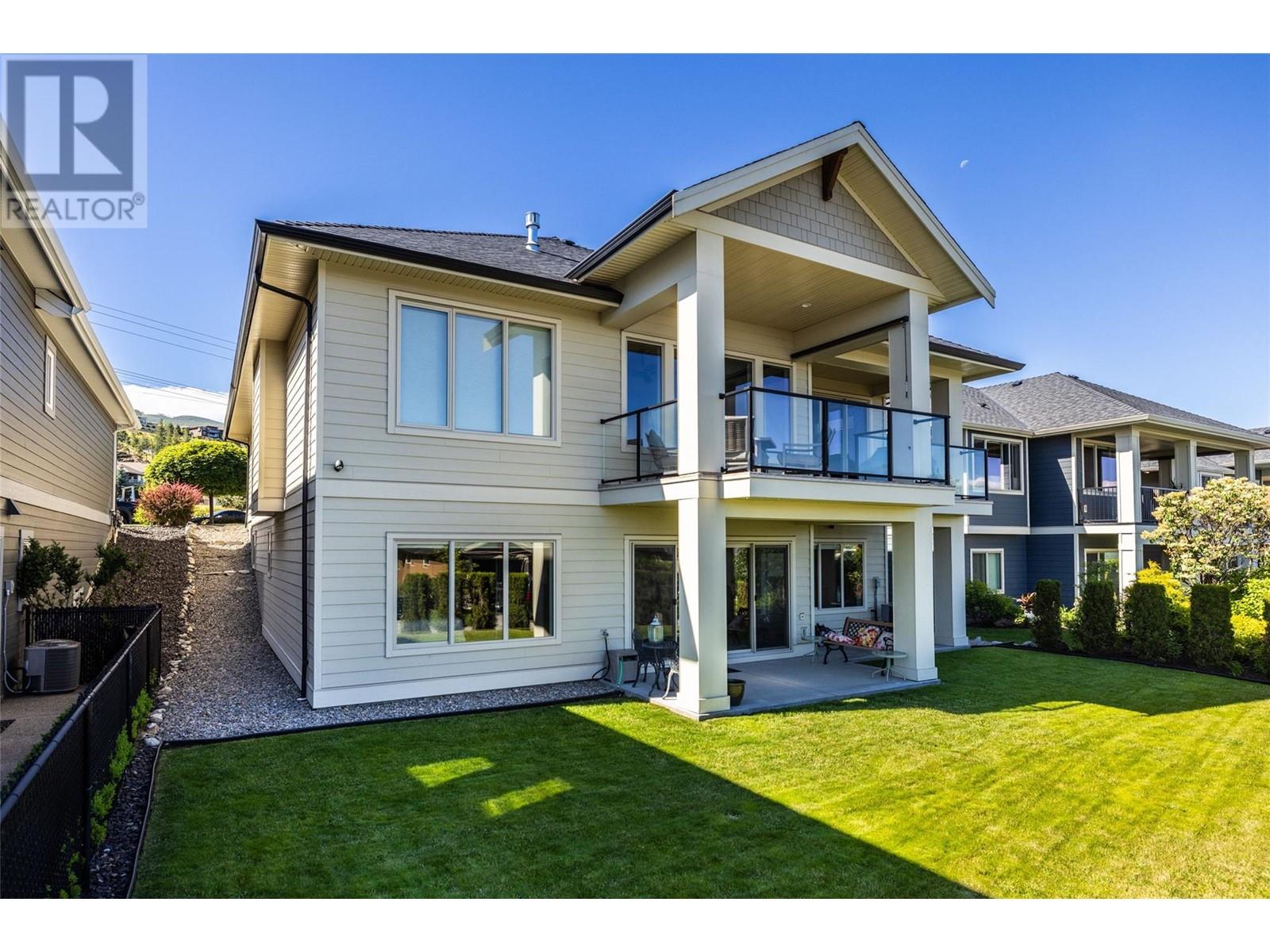 678 Peridot Court Kelowna Photo 4