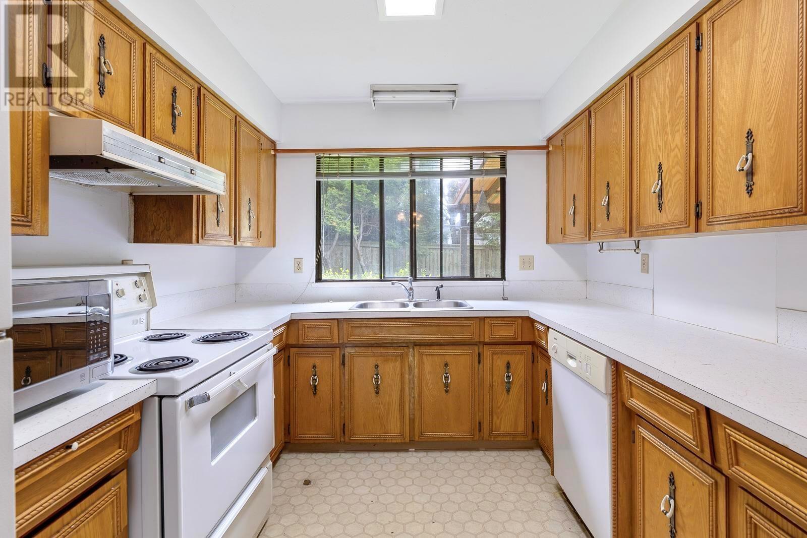 Listing Picture 5 of 15 : 7780 ACHESON ROAD, Richmond / 烈治文 - 魯藝地產 Yvonne Lu Group - MLS Medallion Club Member