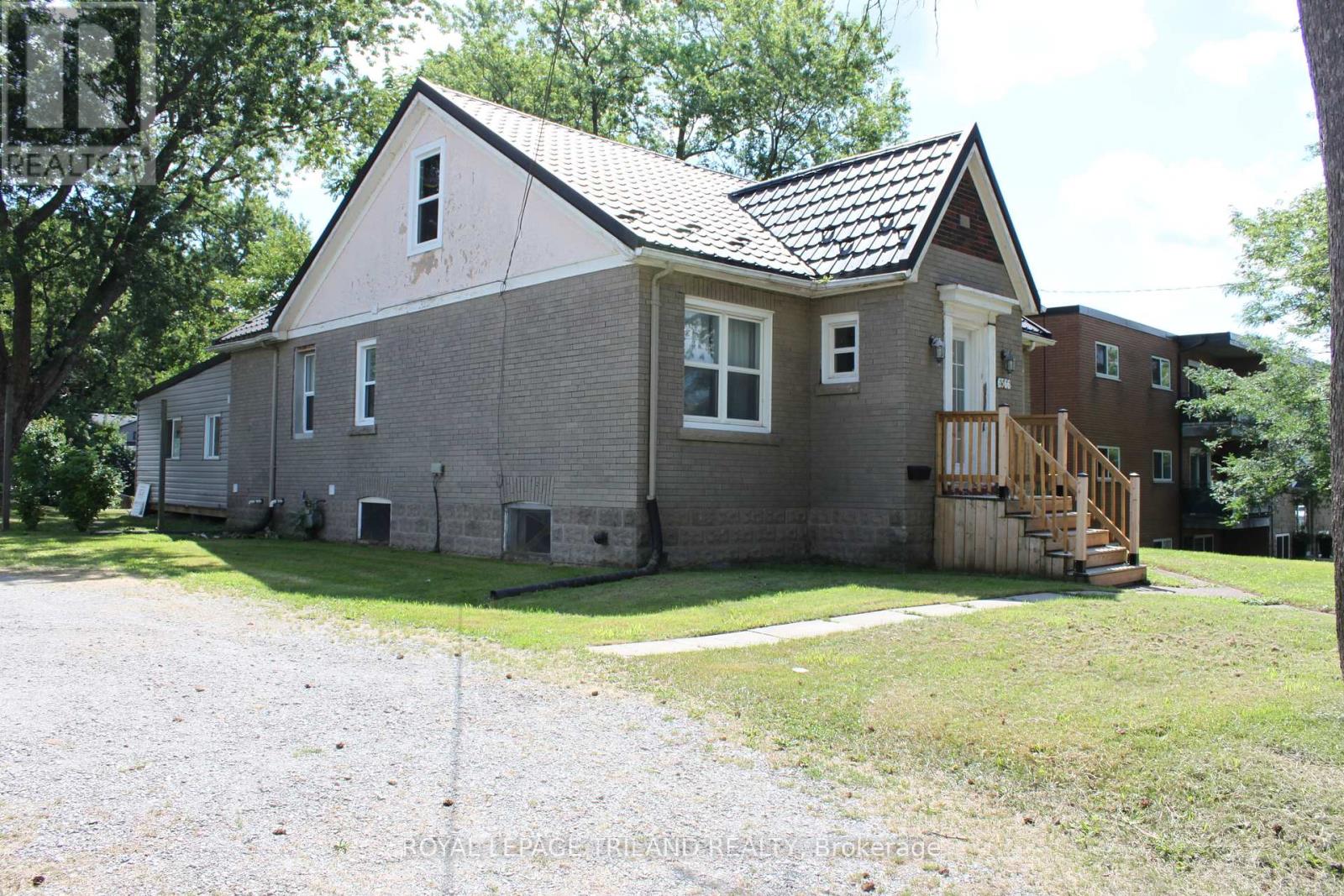 6566 Drummond Road, Niagara Falls (Dorchester), Ontario  L2G 4N7 - Photo 16 - X9251133