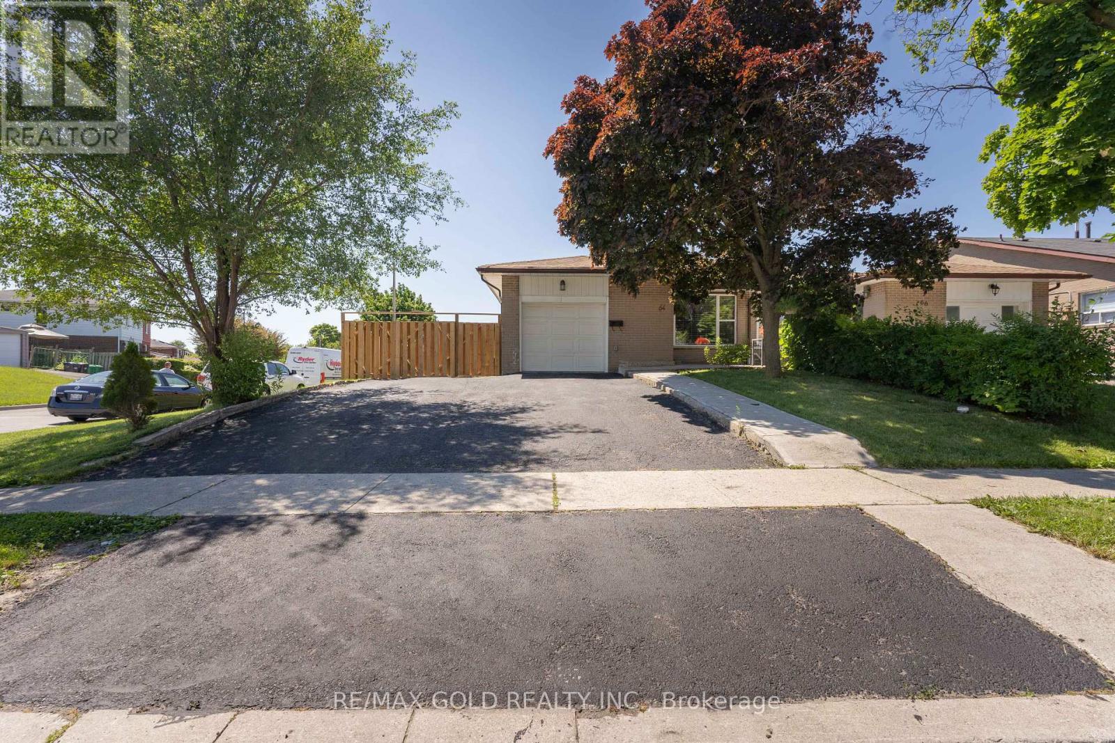 64 Ardglen Drive, Brampton (Brampton East), Ontario  L6W 1V5 - Photo 3 - W9252004