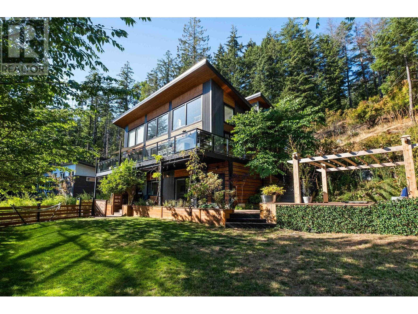 955 Windjammer Road, Bowen Island, British Columbia  V0N 1G2 - Photo 1 - R2914707