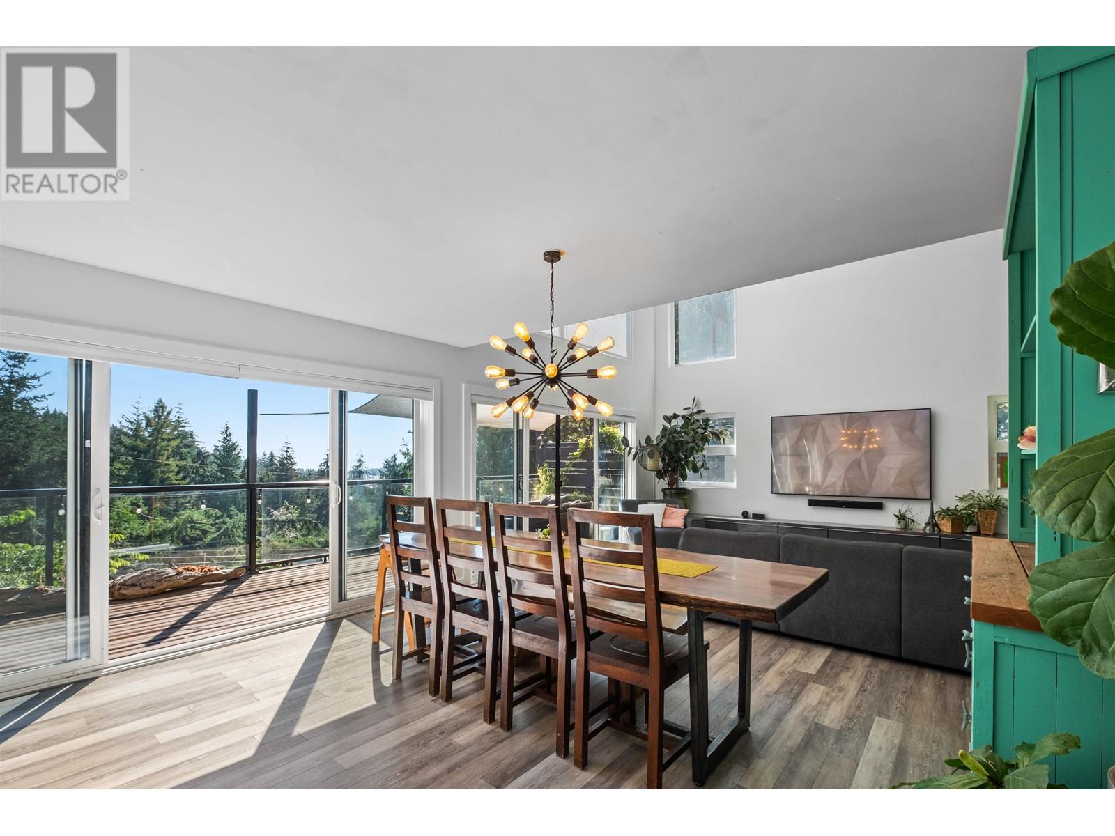 955 Windjammer Road, Bowen Island, British Columbia  V0N 1G2 - Photo 2 - R2914707