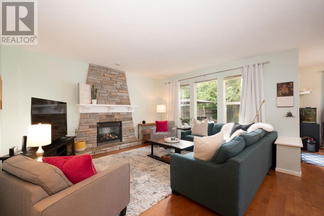 99 Maple Drive, Port Moody, British Columbia  V3H 2Y2 - Photo 3 - R2914344