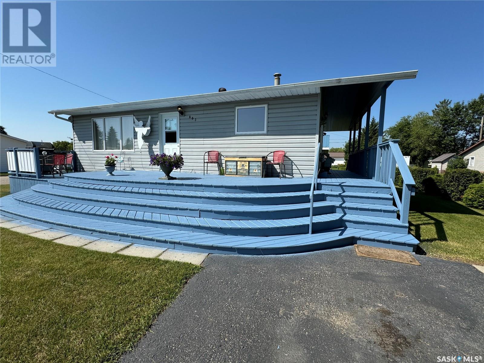 Property at 603 2nd STREET NE image 2