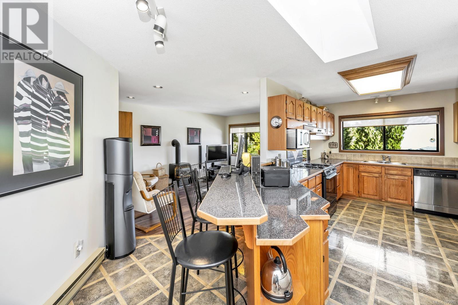 Property at 800 Seamist Pl image 3