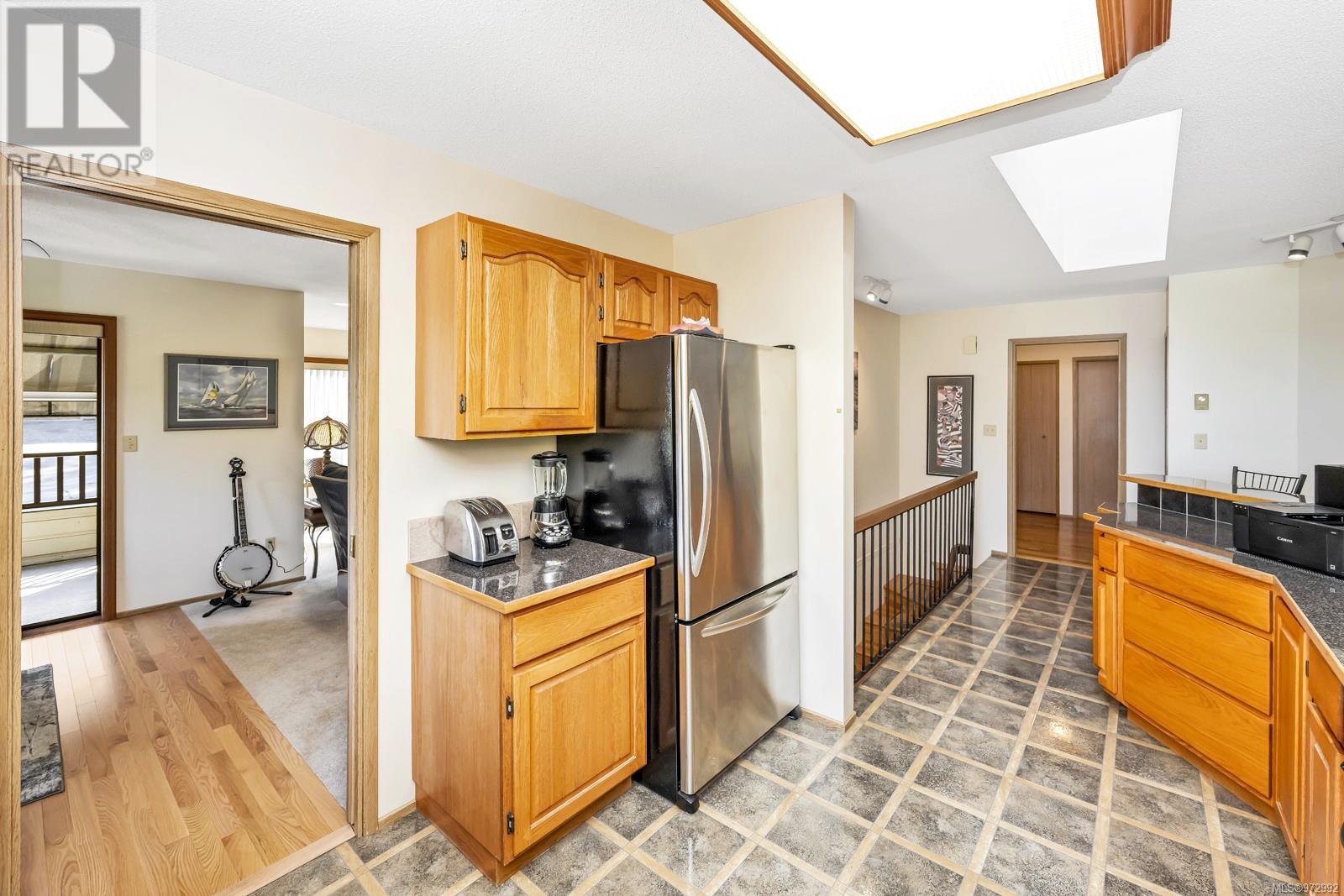 Property at 800 Seamist Pl image 5