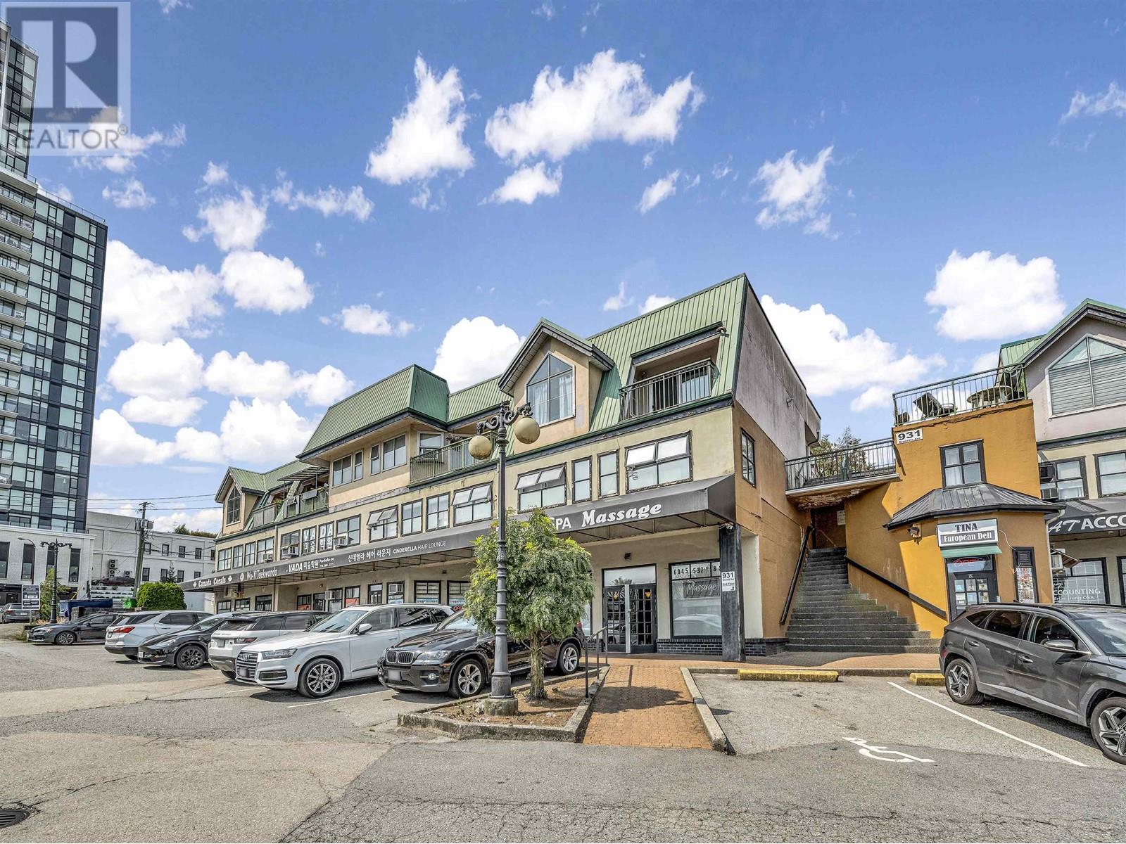 307 918 Roderick Avenue, Coquitlam, British Columbia  V3K 1R1 - Photo 2 - R2911255