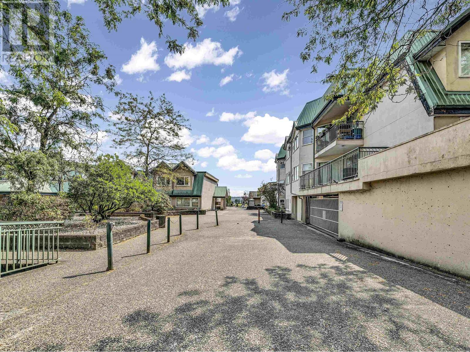 307 918 Roderick Avenue, Coquitlam, British Columbia  V3K 1R1 - Photo 1 - R2911255