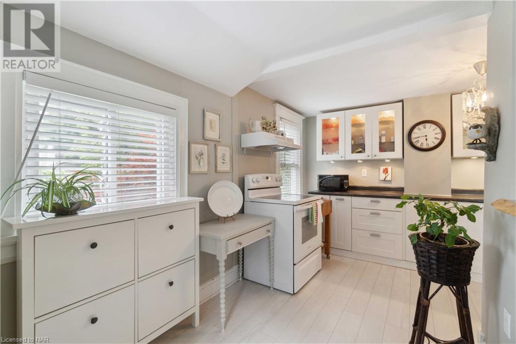 18 Rose Street, St. Catharines, Ontario  L2S 2W7 - Photo 4 - 40633145