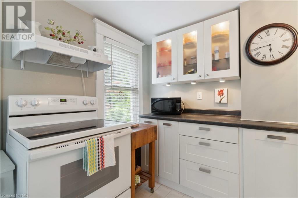 18 Rose Street, St. Catharines, Ontario  L2S 2W7 - Photo 6 - 40633145