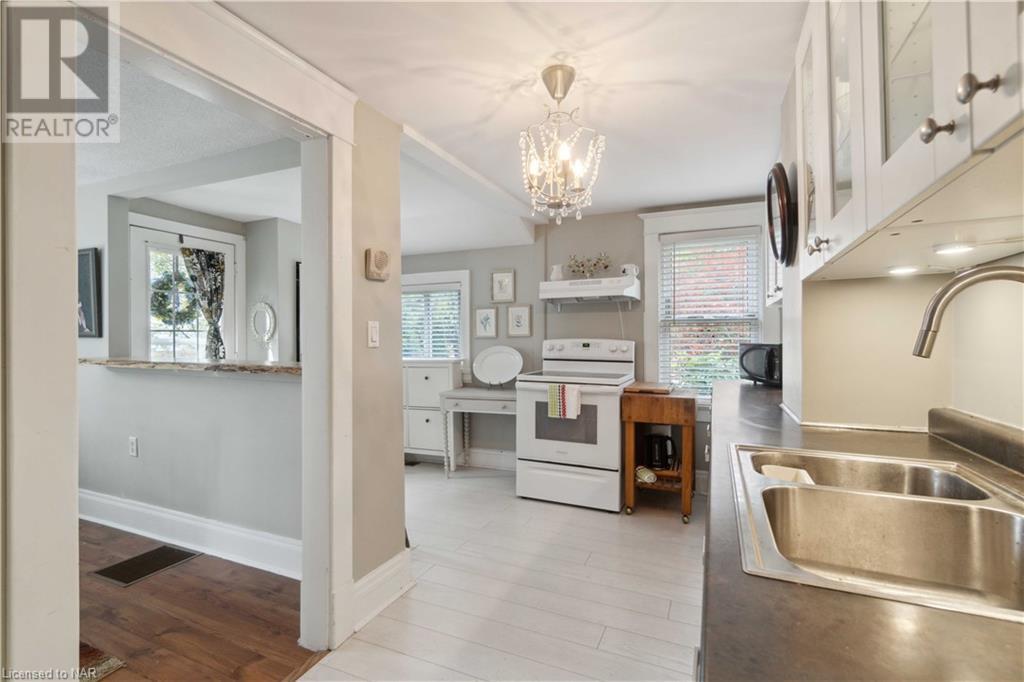 18 Rose Street, St. Catharines, Ontario  L2S 2W7 - Photo 8 - 40633145