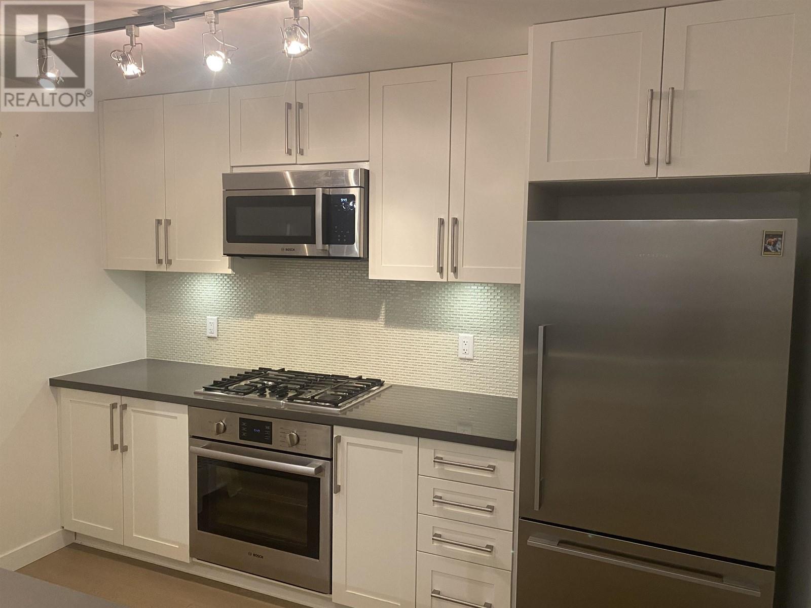 Listing Picture 3 of 15 : 103 10177 RIVER DRIVE, Richmond / 烈治文 - 魯藝地產 Yvonne Lu Group - MLS Medallion Club Member