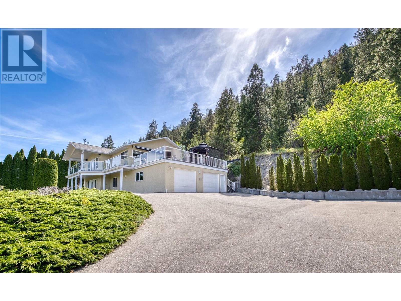 10812 GIANTS HEAD Road Summerland