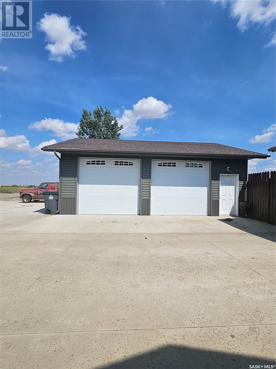 406 First Avenue E, Lampman, Saskatchewan  S0C 1N0 - Photo 3 - SK980509