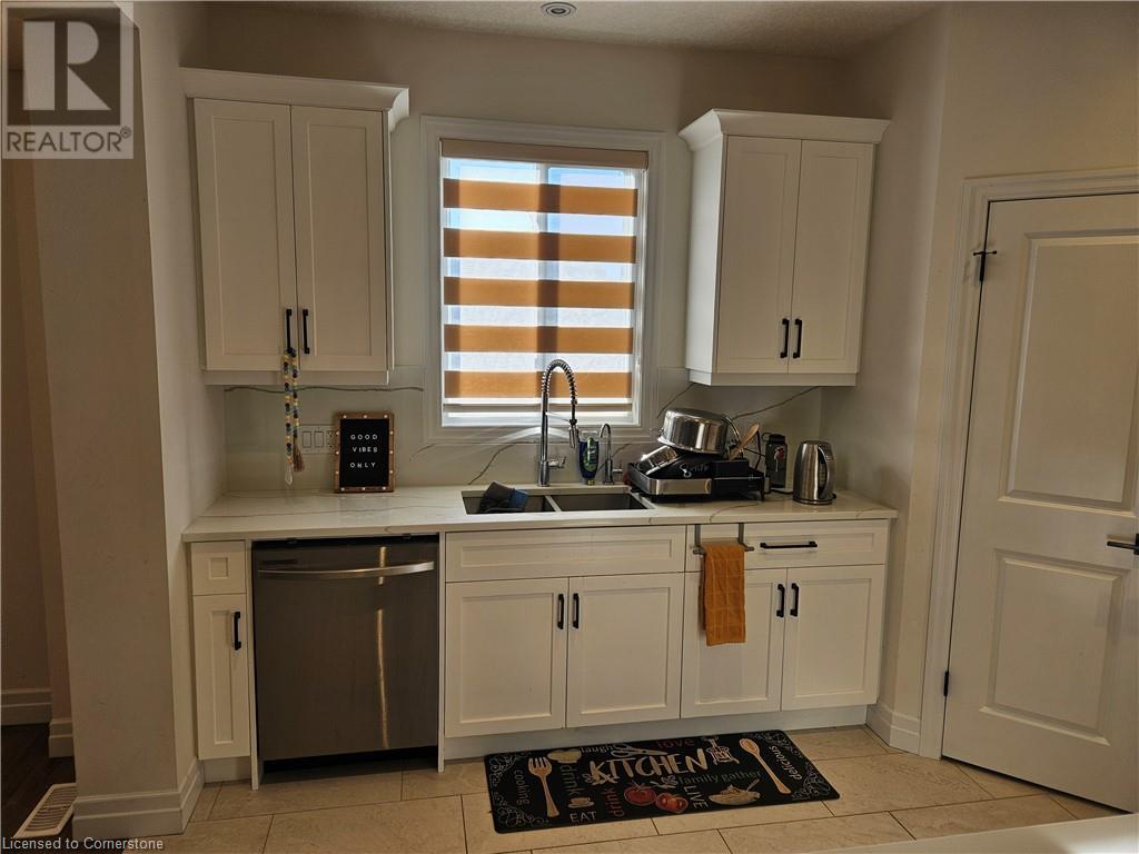 929 Dunnigan Court, Kitchener, Ontario  N2B 3J7 - Photo 4 - 40629343