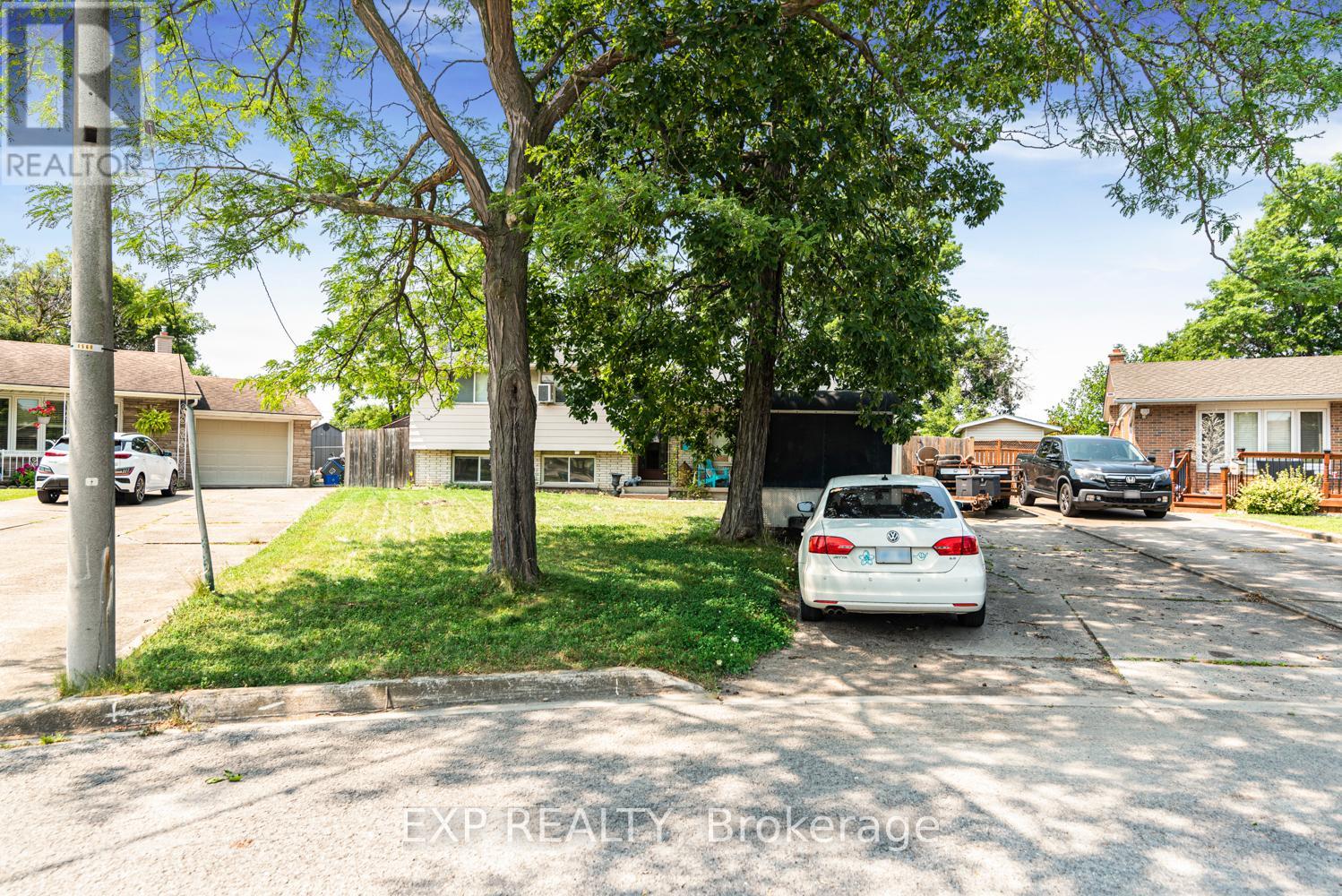 45 Acadia Crescent, St. Catharines, Ontario  L2P 1H7 - Photo 2 - X9253429