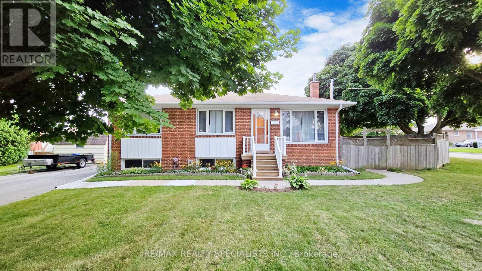 31 Brisco Street, Brampton (Brampton North), Ontario  L6V 1X1 - Photo 1 - W9253471