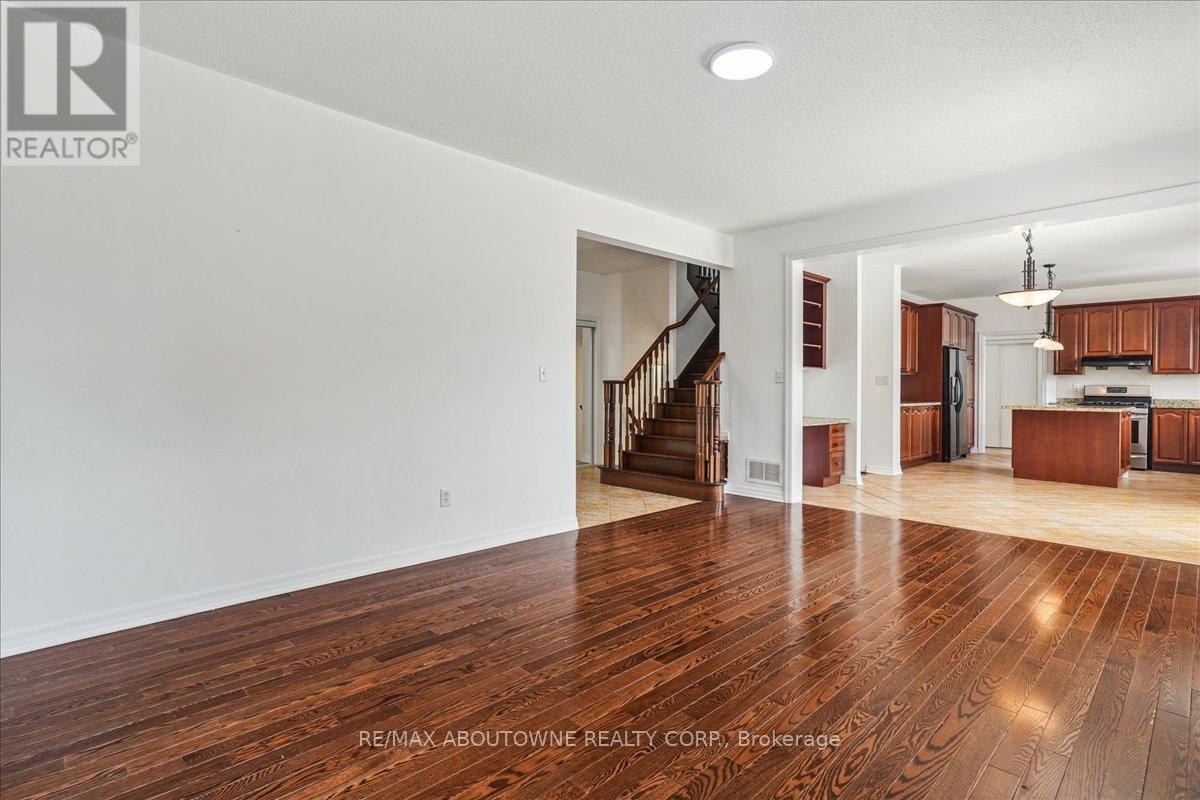 2294 Glazebrook Circle, Oakville (West Oak Trails), Ontario  L6M 5B5 - Photo 13 - W9253355