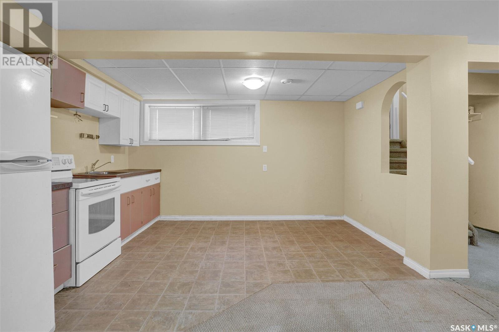 201 5th Avenue, Caronport, Saskatchewan  S0H 0S0 - Photo 11 - SK980645