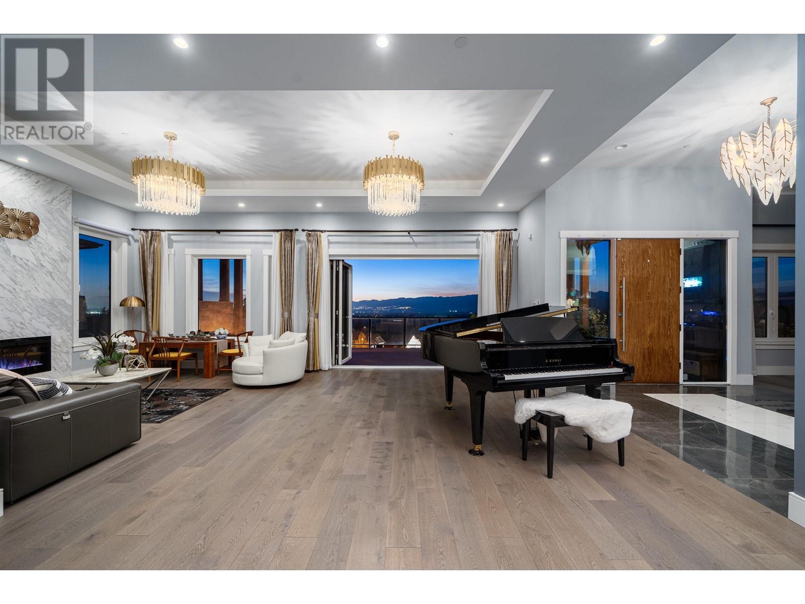 10900 Carmichael Street, Maple Ridge, British Columbia  V2W 0H3 - Photo 3 - R2915062